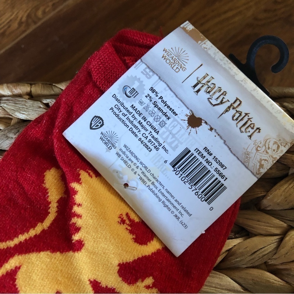 Harry Potter: Gryffindor House ankle high socks - Picture 4 of 4